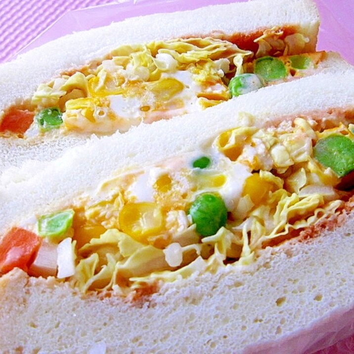 レンジで簡単♪ミックスベジタブルエッグの白菜サンド
